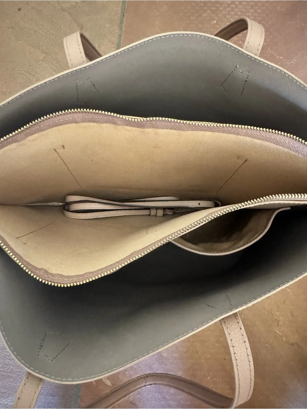 QUINCE ITALIAN LEATHER TRIPLE COMPARTMENT SHOPPER TOTE.used once